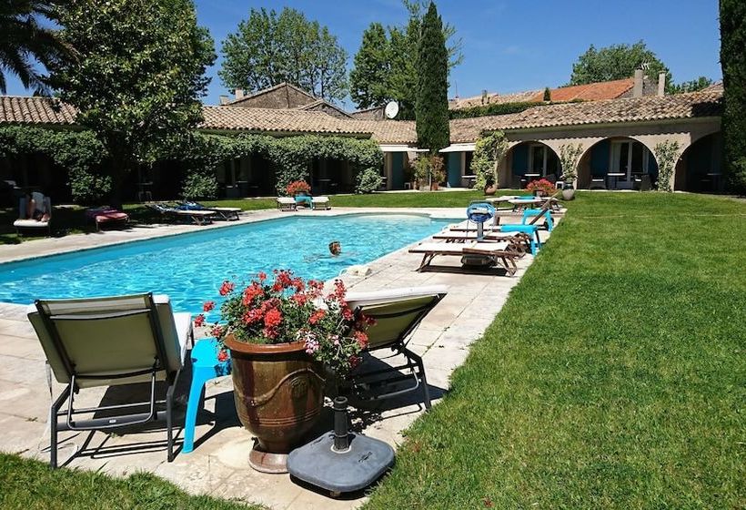 Отель Le Pré Des Baux