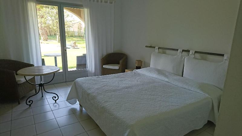 Отель Le Pré Des Baux