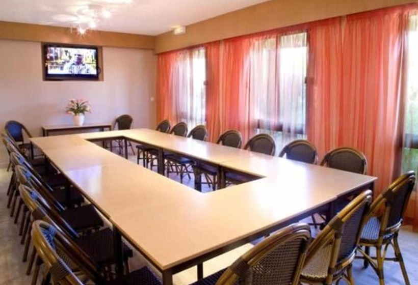 Отель Logis Le Relais De Farrou   Hôtel   Restaurant   Spa