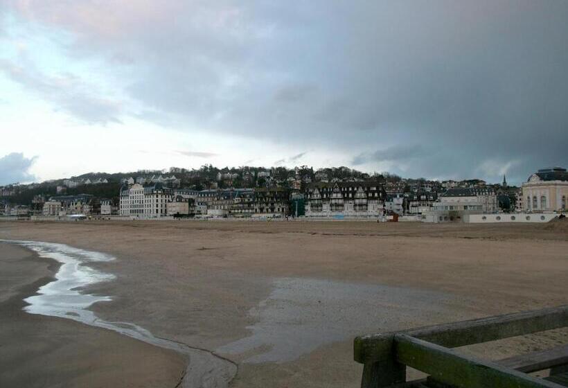 Отель Le Reynita