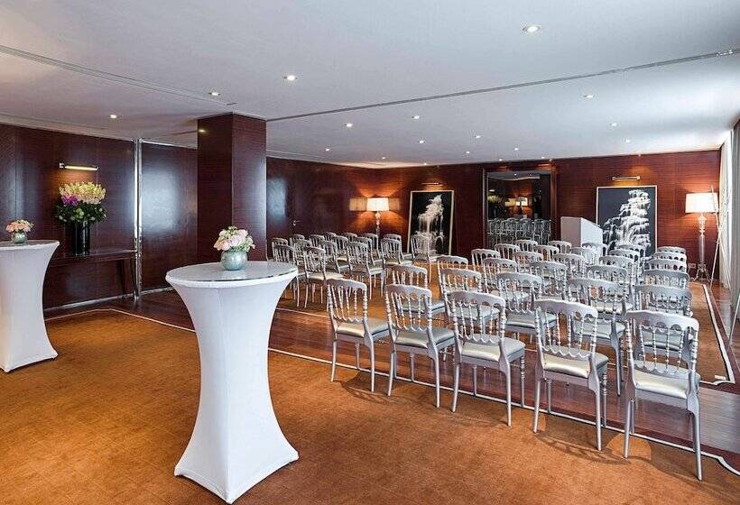 בית מלון כפרי Le Royal Monceau  Raffles Paris