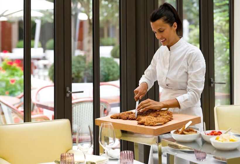 בית מלון כפרי Le Royal Monceau  Raffles Paris