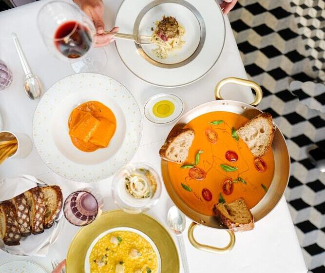 בית מלון כפרי Le Royal Monceau  Raffles Paris