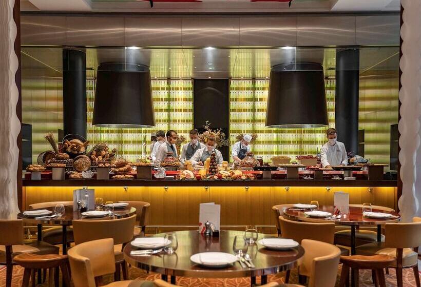 בית מלון כפרי Le Royal Monceau  Raffles Paris