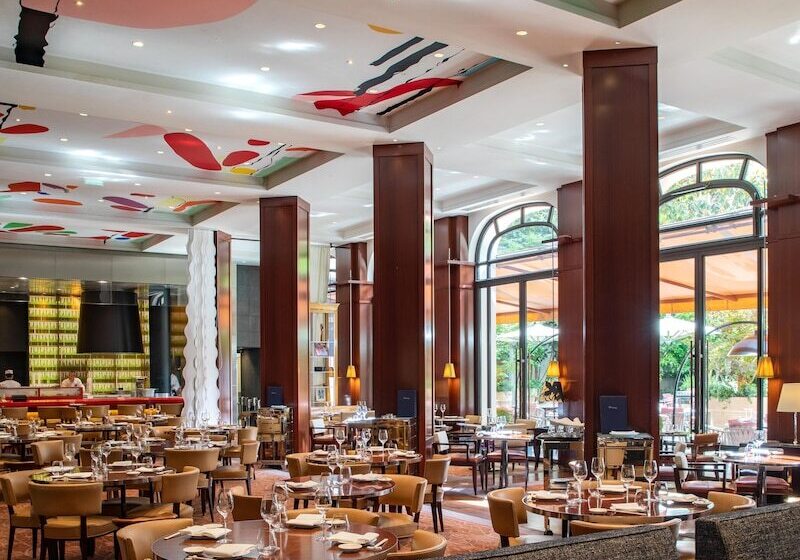 בית מלון כפרי Le Royal Monceau  Raffles Paris