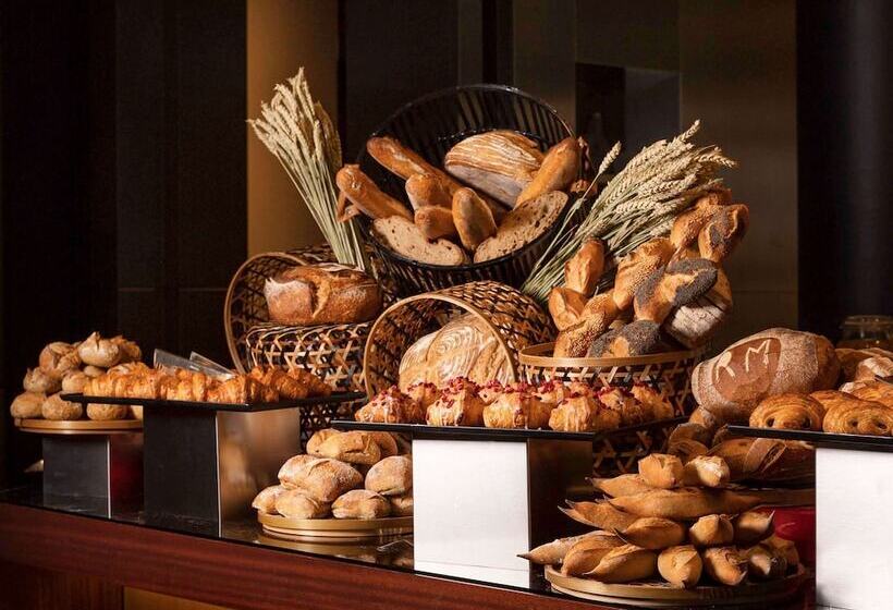 בית מלון כפרי Le Royal Monceau  Raffles Paris