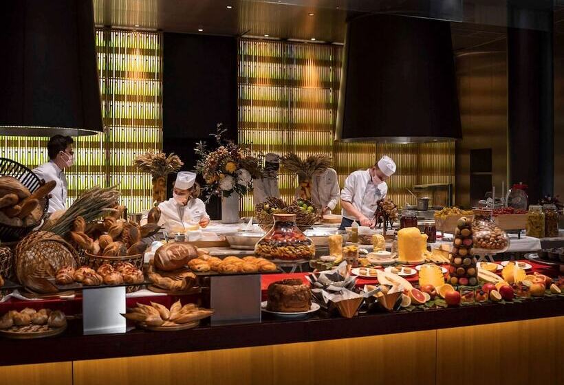 בית מלון כפרי Le Royal Monceau  Raffles Paris