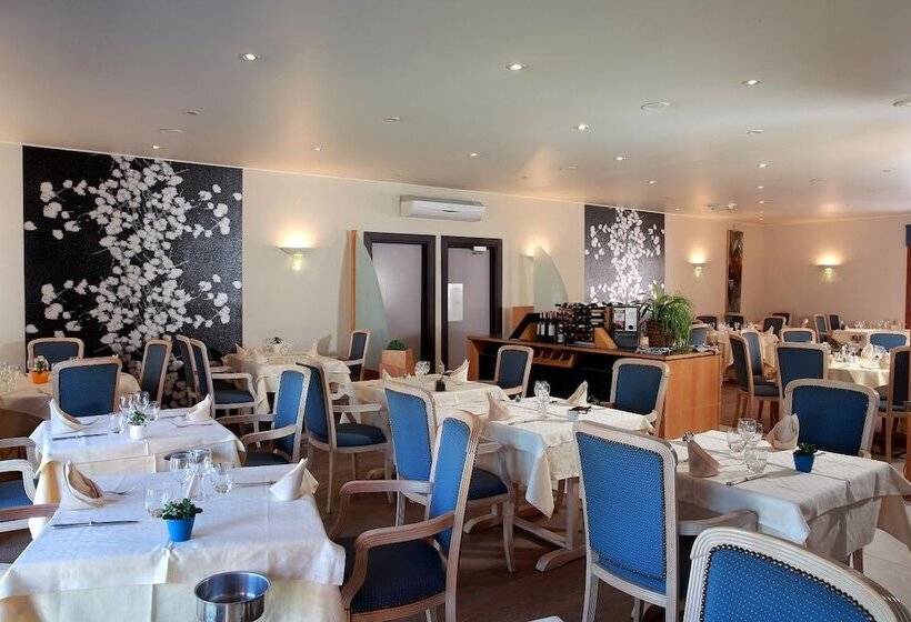 ホテル Logis Le Luth