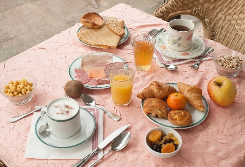 Отель Manoir De La Roche Torin, The Originals Relais