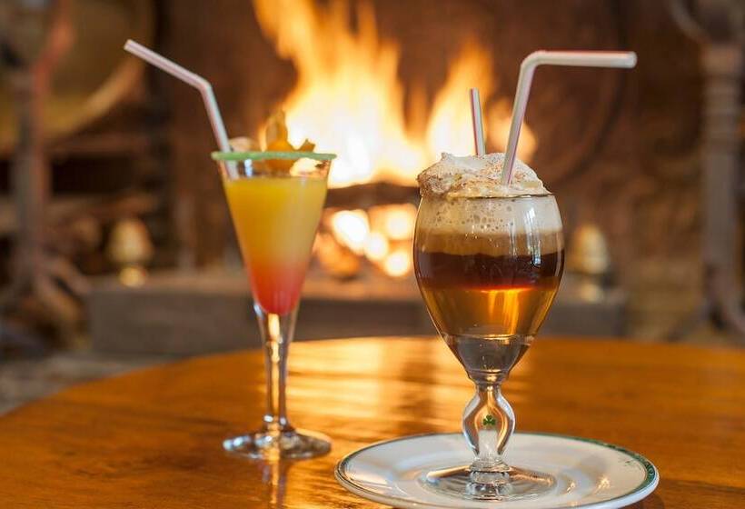 Отель Manoir De La Roche Torin, The Originals Relais