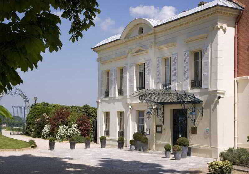 Pavillon Henri Iv Hotel Restaurant Gastronomique Terrasse