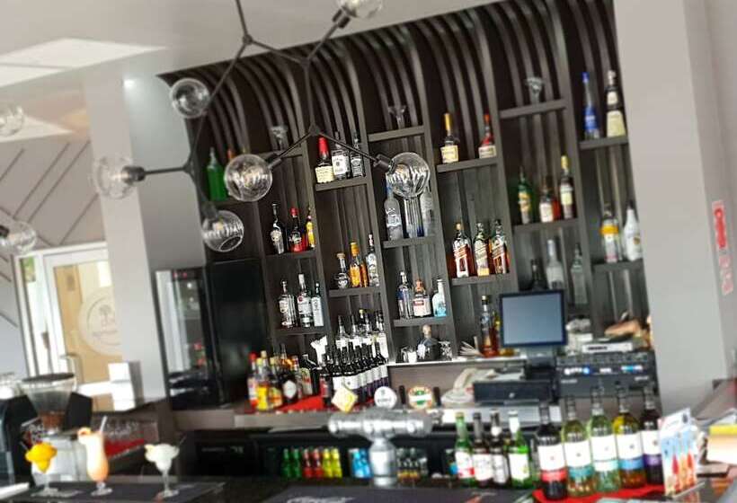 هتل Peninsula International