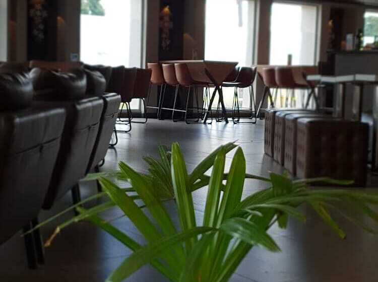 هتل Peninsula International