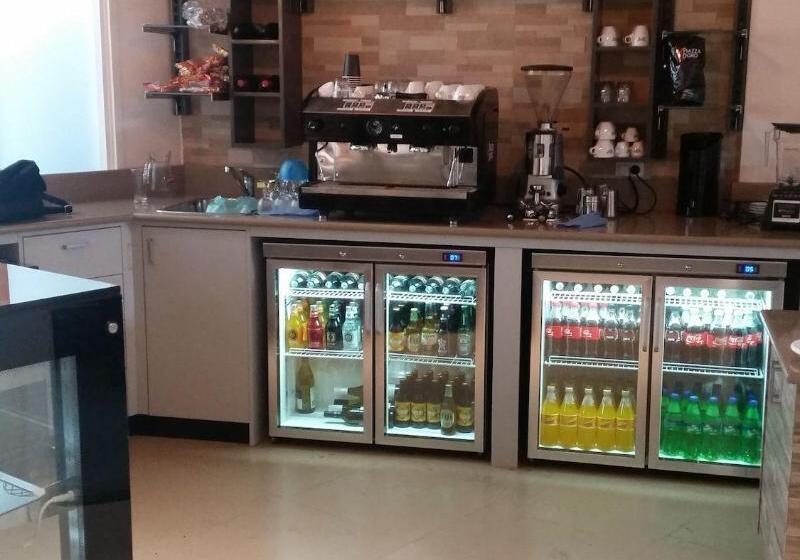 هتل Peninsula International