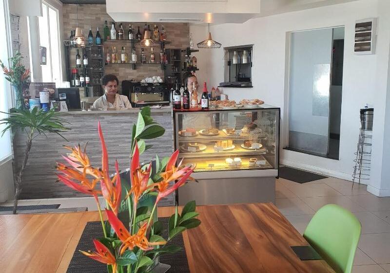 هتل Peninsula International