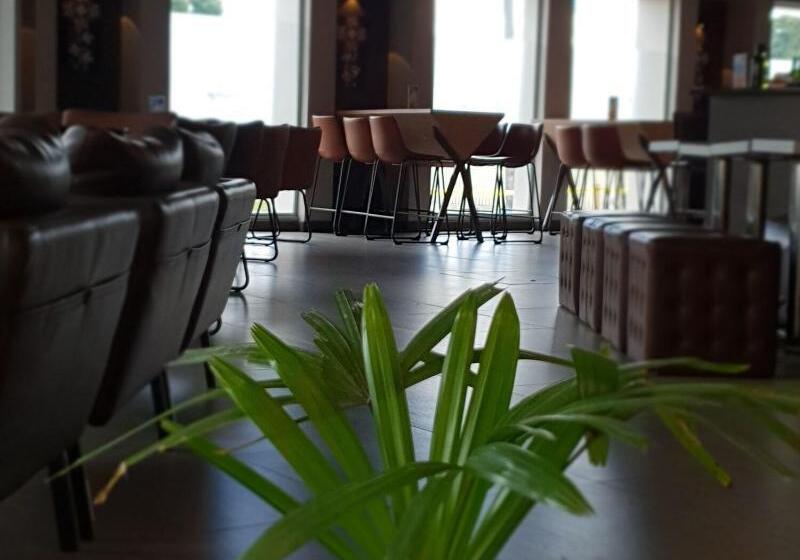 هتل Peninsula International