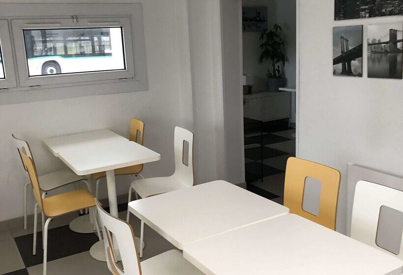 Отель Premiere Classe Rennes Sud Est