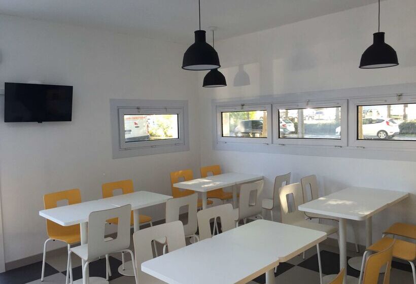 Отель Premiere Classe Rennes Sud Est