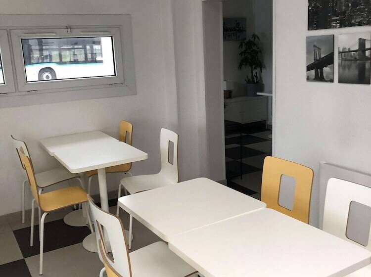 Отель Premiere Classe Rennes Sud Est