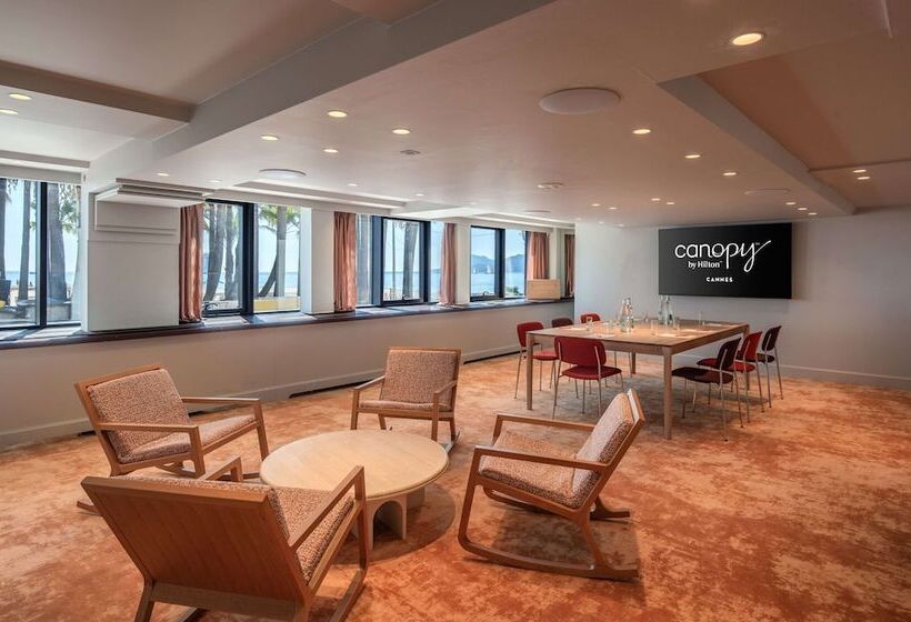 ホテル Canopy By Hilton Cannes