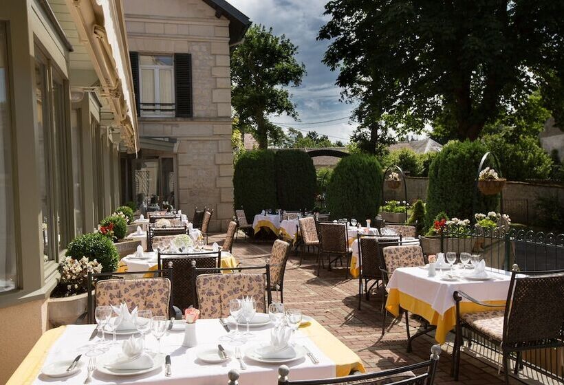 Отель Hôtel & Restaurant Le Relais D Aumale