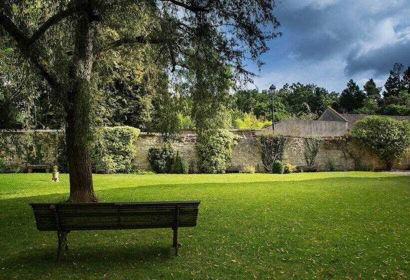 Отель Hôtel & Restaurant Le Relais D Aumale