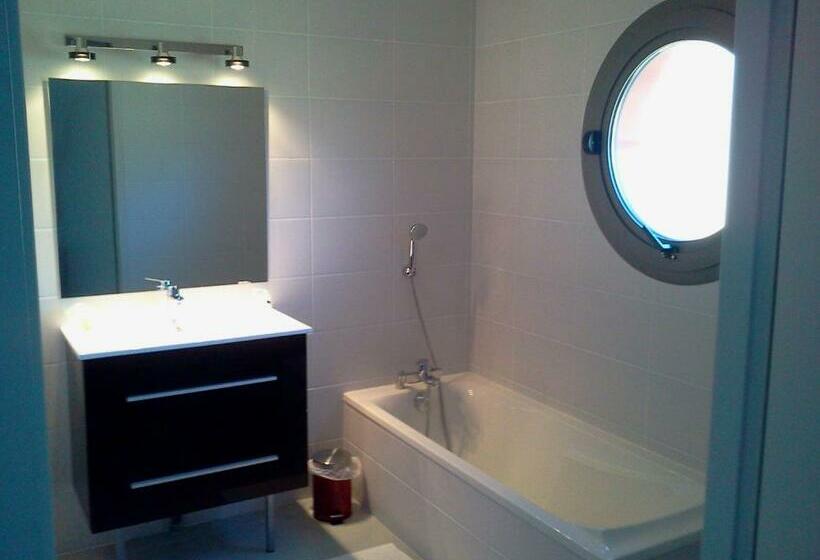 Logis Hotels   Hôtel Et Restaurant Le Relais Des Garrigues