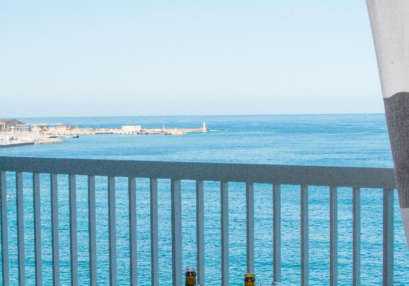 Отель Roc E Mare