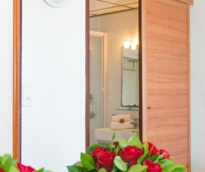 Отель Roc E Mare