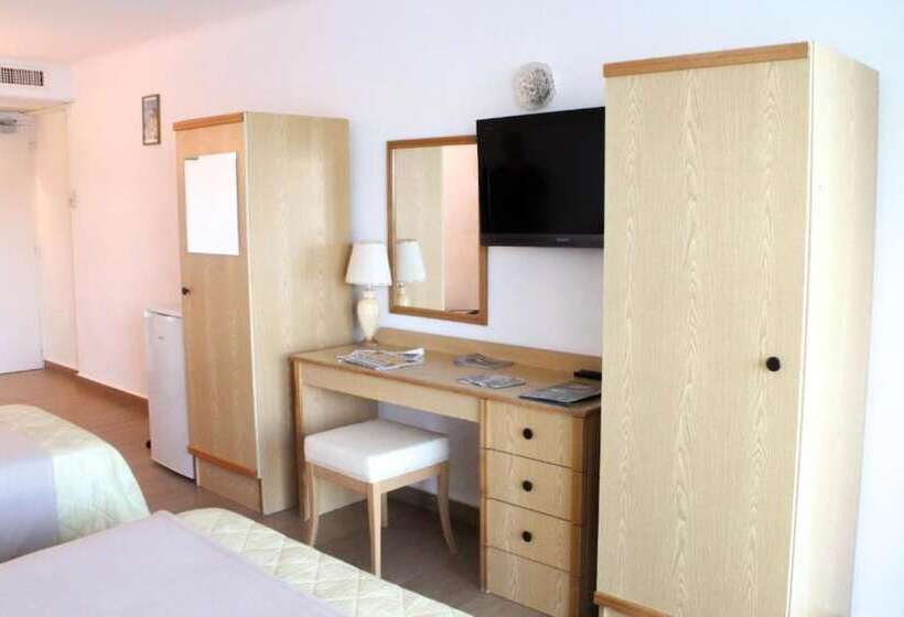 Отель Roc E Mare