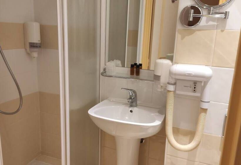 هتل Résidence Share Inn