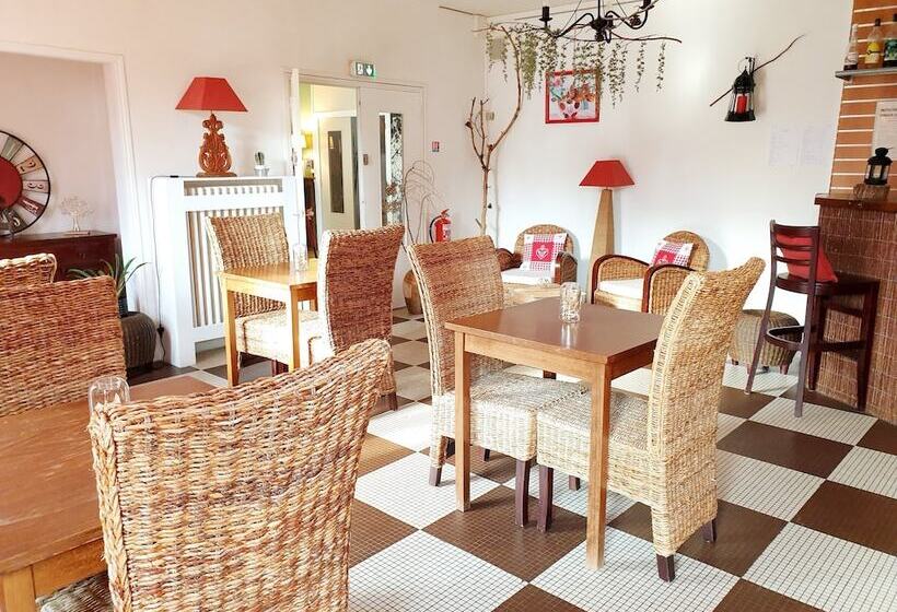 فندق Logis Hôtel Saint Cyr