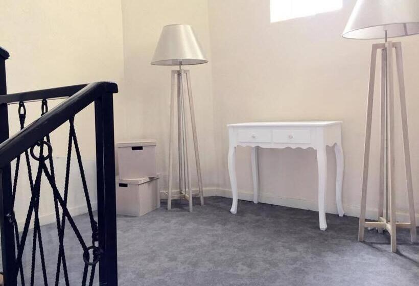 Отель Saint Jacques