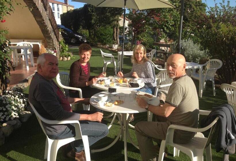 Отель Saint Jacques