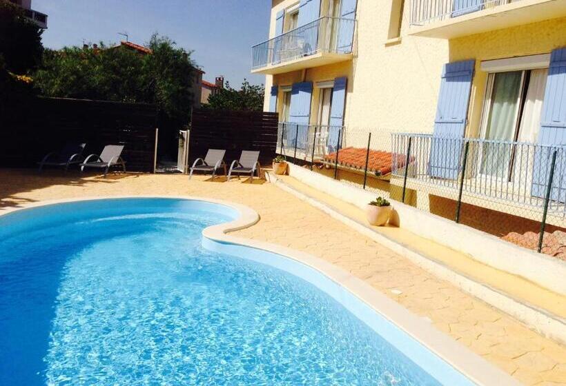 Отель Saint Jacques