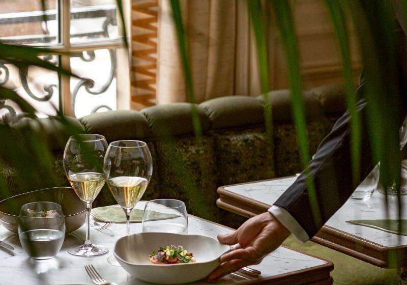 هتل Saint James Paris   Relais & Chateaux