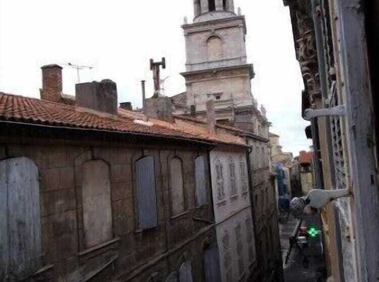 فندق Saint Trophime