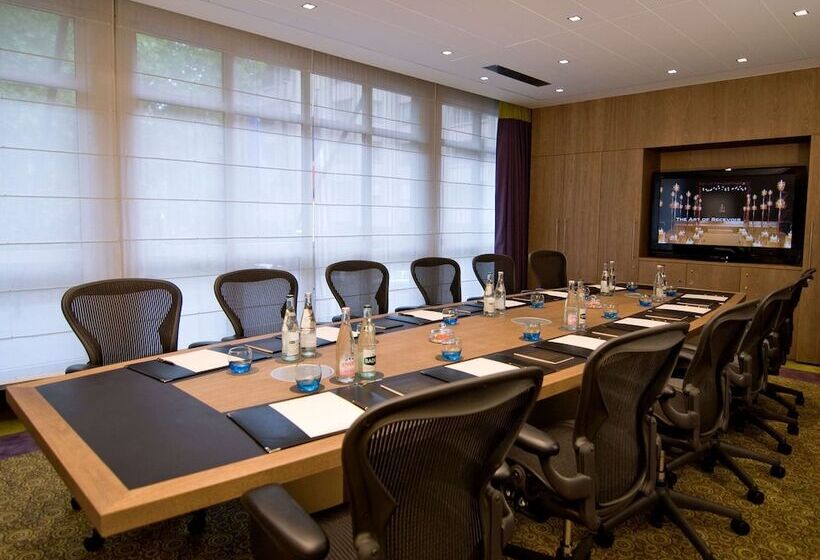 Отель Sofitel Strasbourg Grande Ile