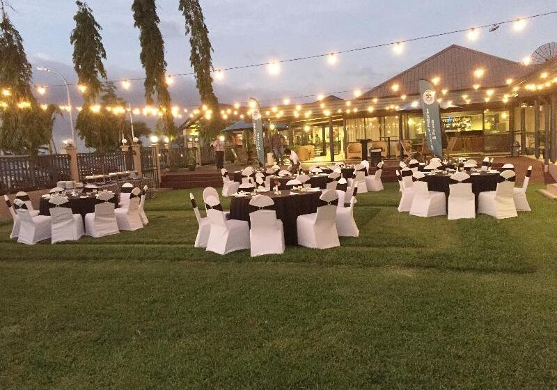 ホテル Tanoa Waterfront