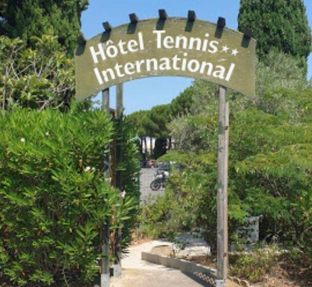 酒店 Tennis International