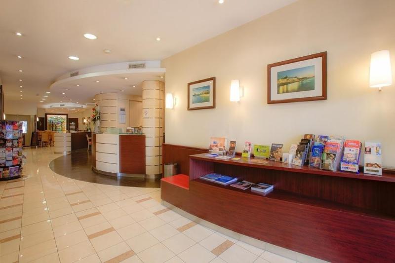 ホテル Terminus Montparnasse