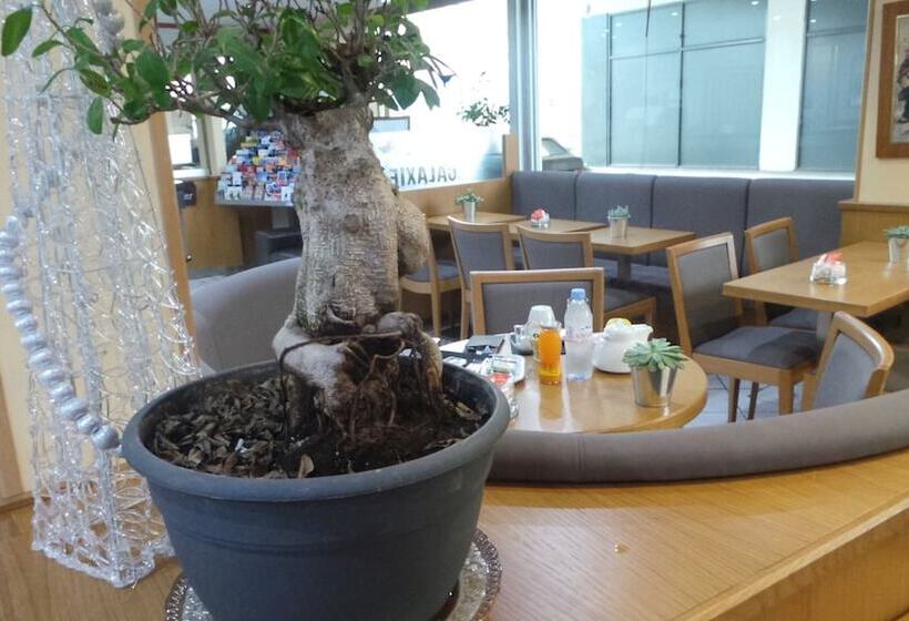 Отель The Originals City, Hôtel Galaxie, Nice Aéroport