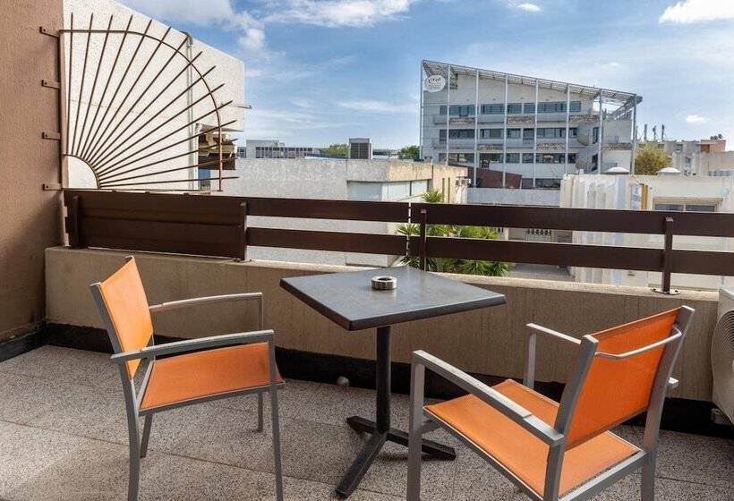 Отель The Originals City, Hôtel Galaxie, Nice Aéroport