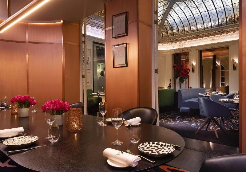 ホテル Hôtel Vernet Champs Elysées Paris
