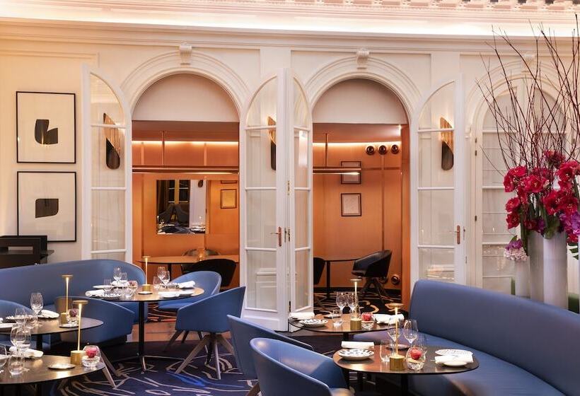 ホテル Hôtel Vernet Champs Elysées Paris