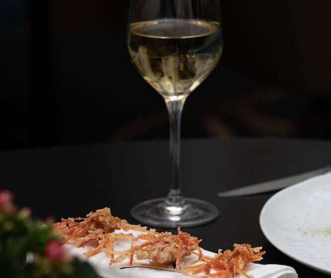 ホテル Hôtel Vernet Champs Elysées Paris