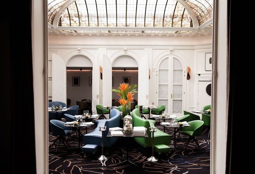 ホテル Hôtel Vernet Champs Elysées Paris