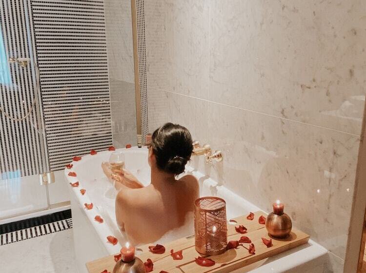 ホテル Hôtel Vernet Champs Elysées Paris