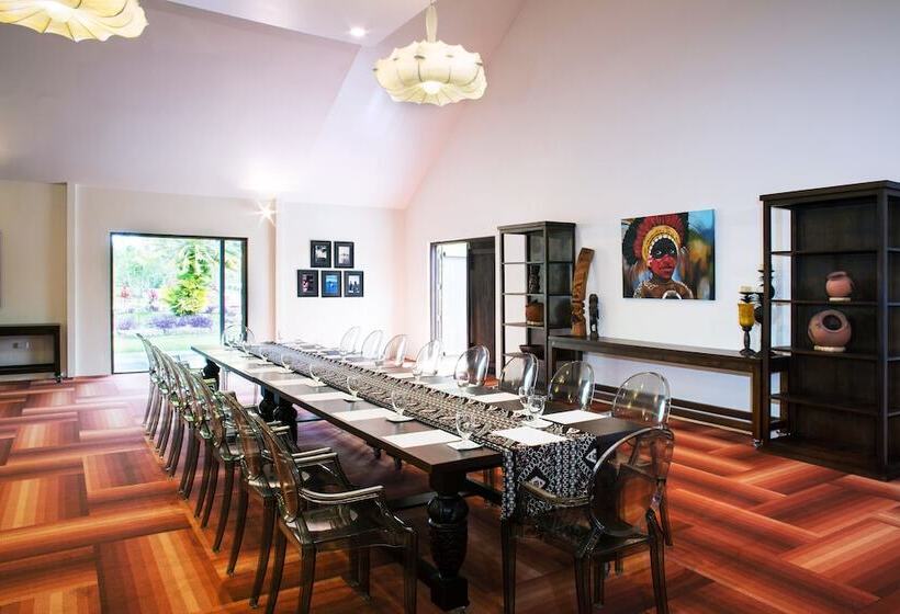 Musket Cove Island Resort