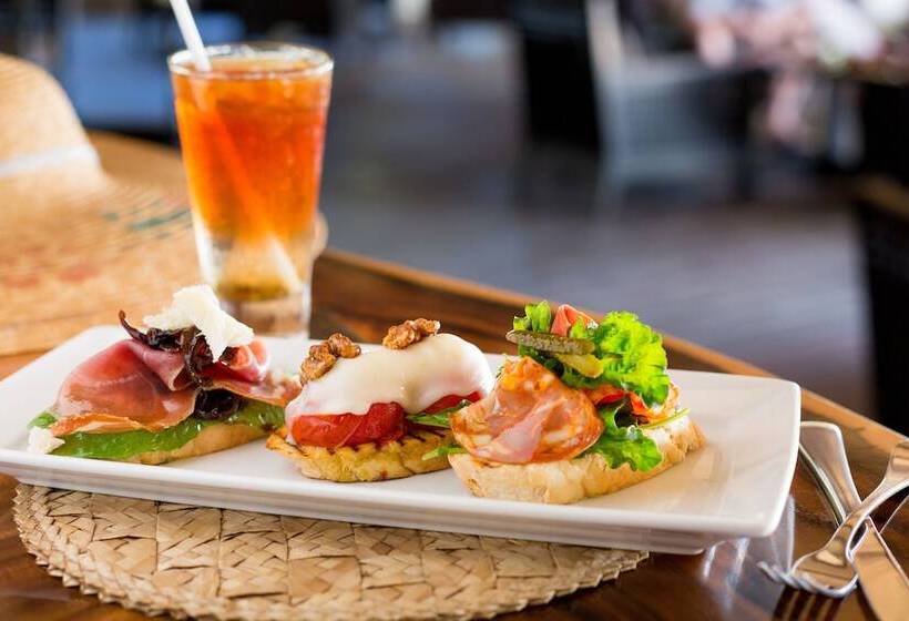 Musket Cove Island Resort